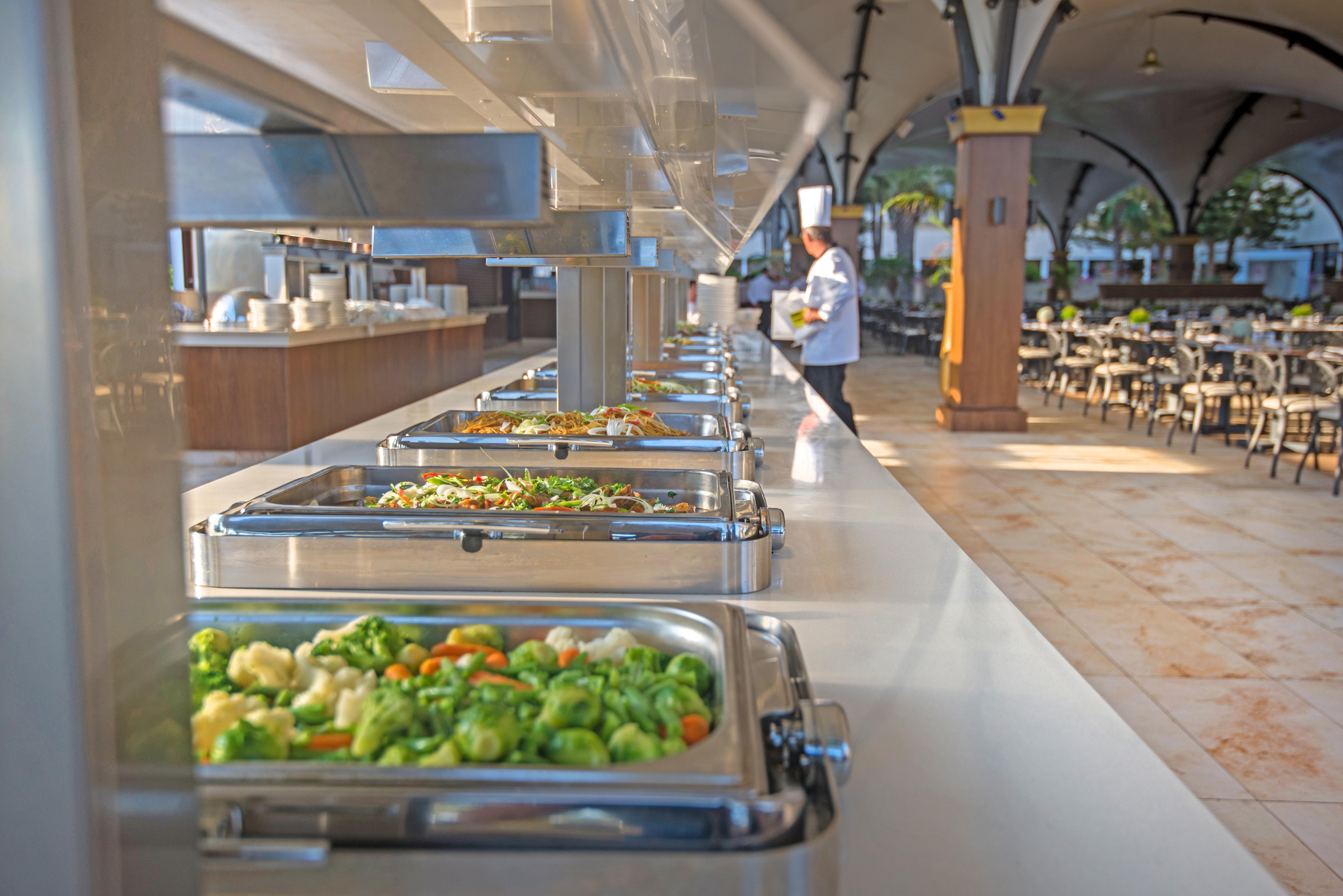 فندق أدامز بيتش أيا نابا المظهر الخارجي الصورة A buffet at a hotel