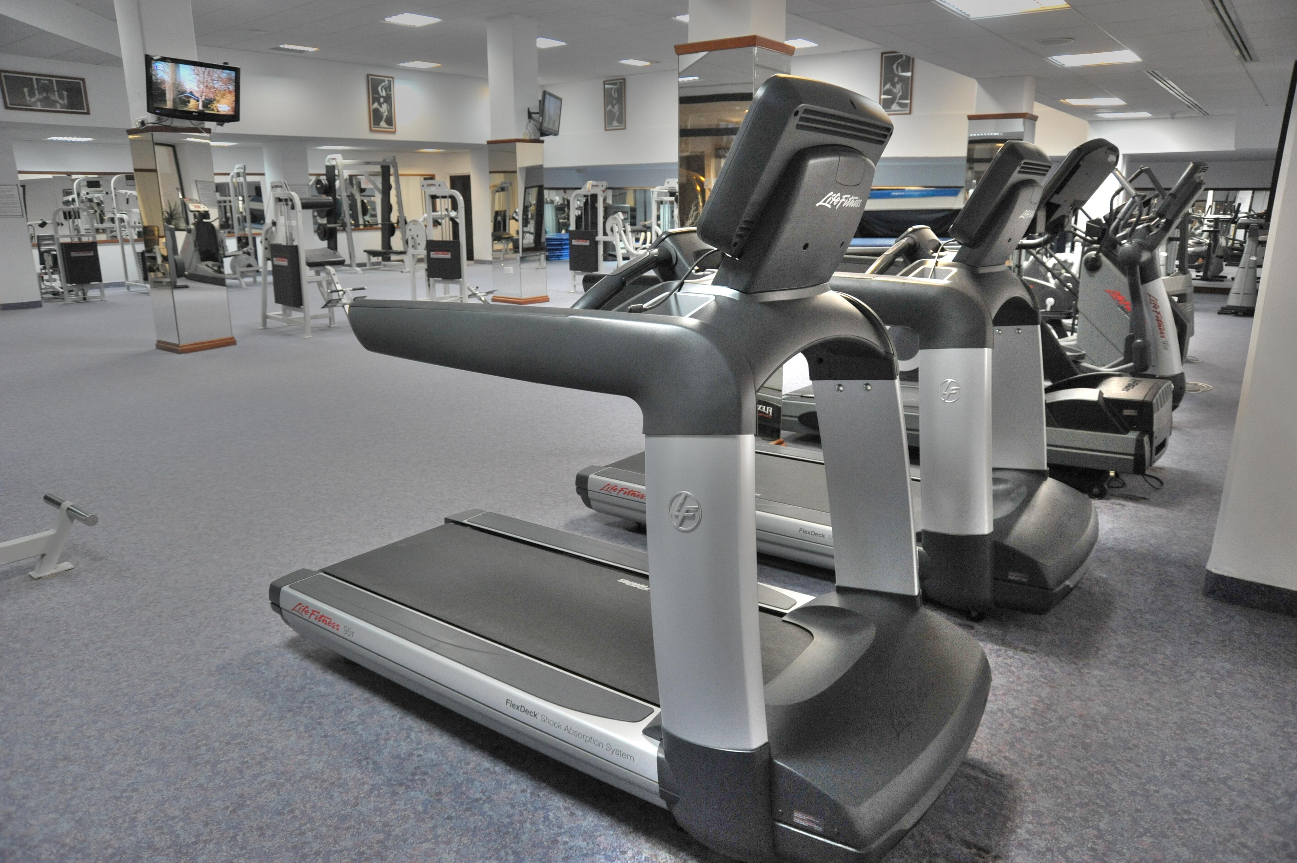 فندق أدامز بيتش أيا نابا المظهر الخارجي الصورة A treadmill