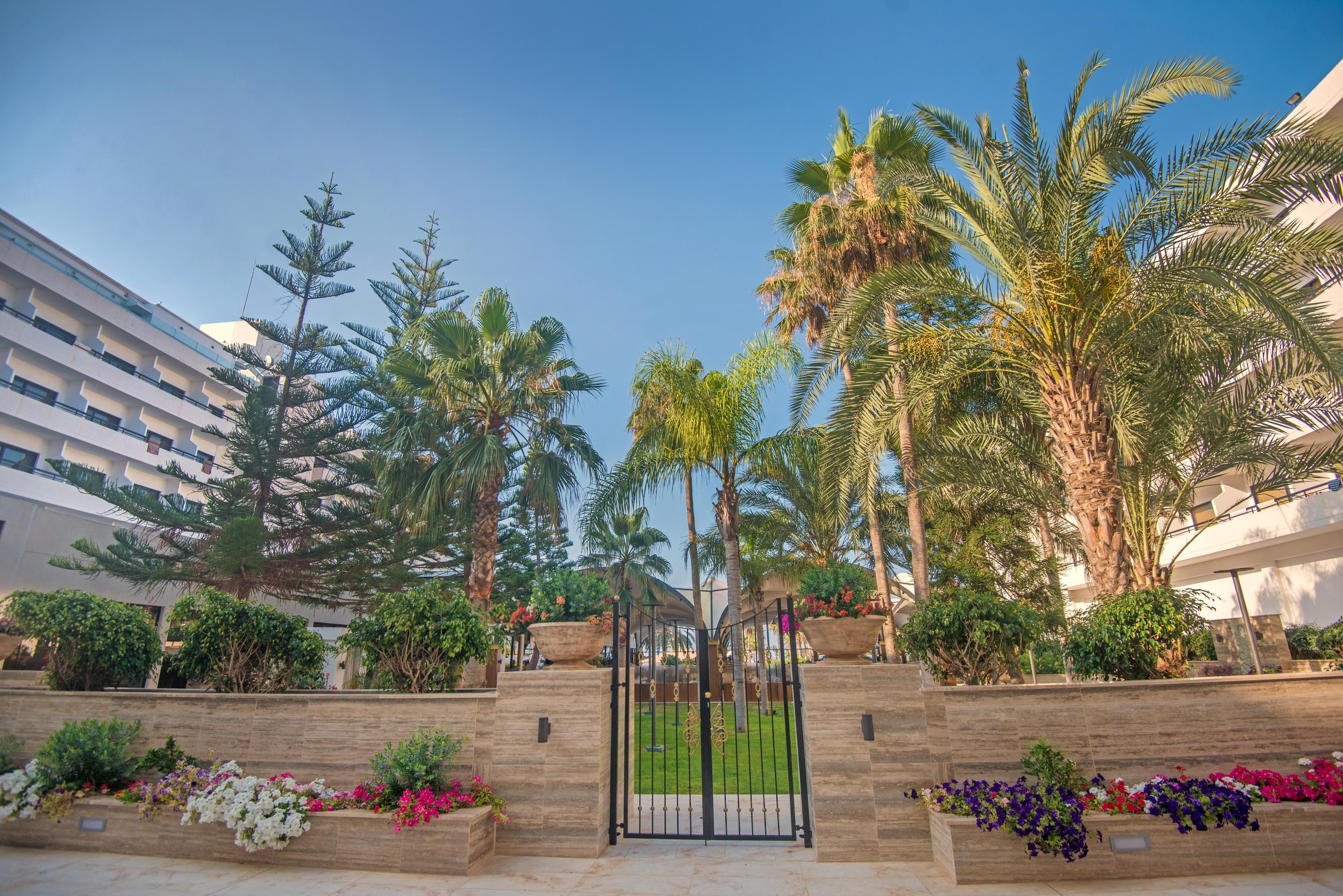 فندق أدامز بيتش أيا نابا المظهر الخارجي الصورة The hotel's gardens