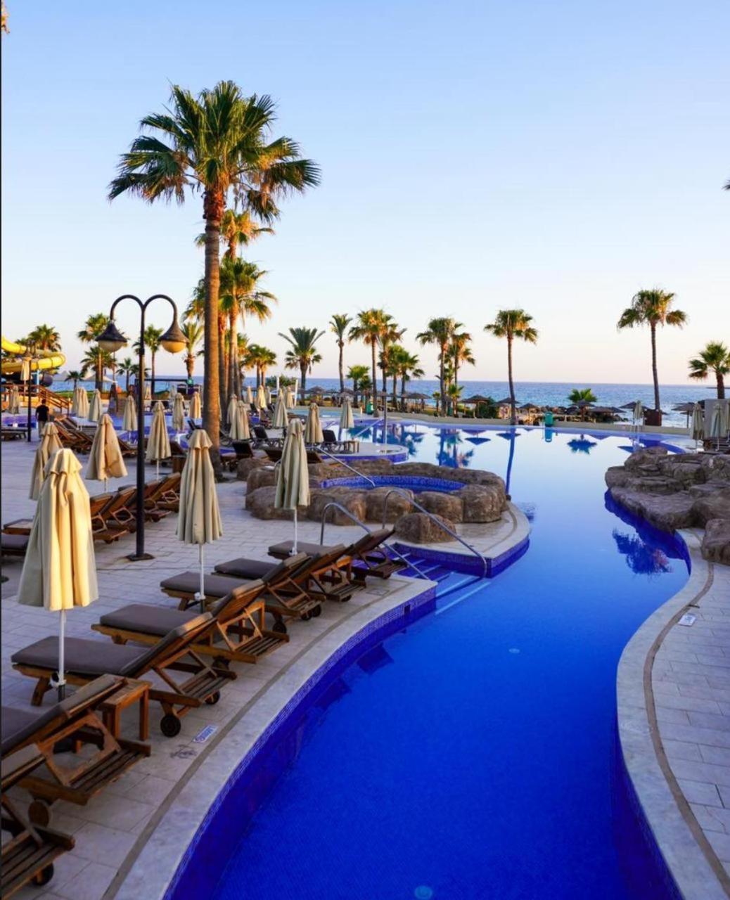 فندق أدامز بيتش أيا نابا المظهر الخارجي الصورة A pool at the Nissi Beach Hotel